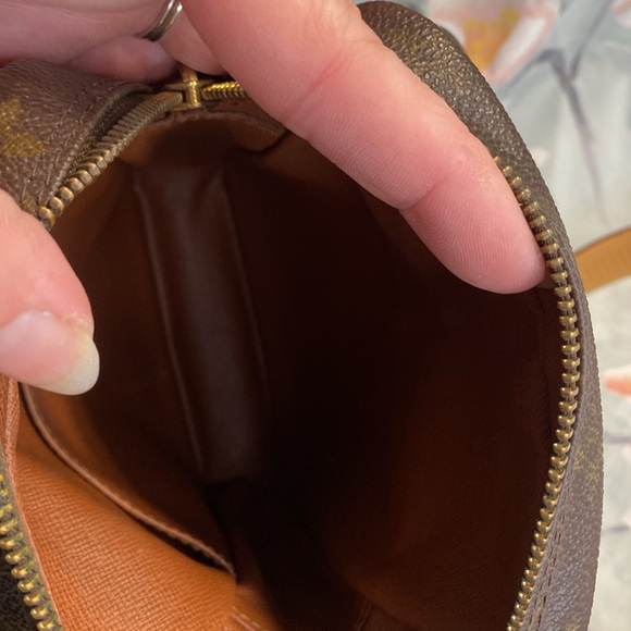 Louis Vuitton Amazone Monogram Crossbody Bag TH0928 - Picture 10 of 13